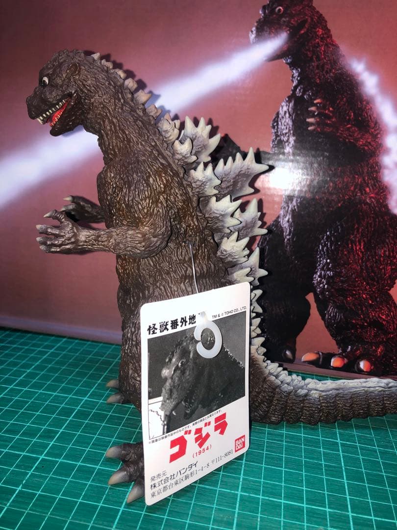 初代ゴジラタグ付き★ゴジラ50周年メモリアルボックス版　怪獣番外地ポスター版