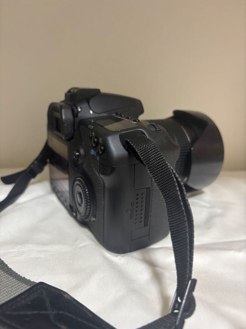 Canon EOS 50D デジタル一眼レフカメラ　EF-S18-200mm