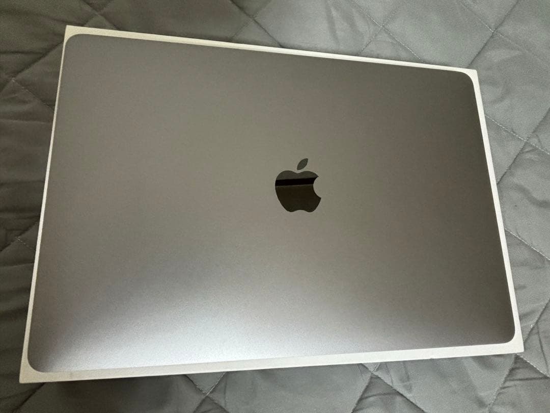 極美品* MacBook Pro 2018 13.3inch 8g 512M