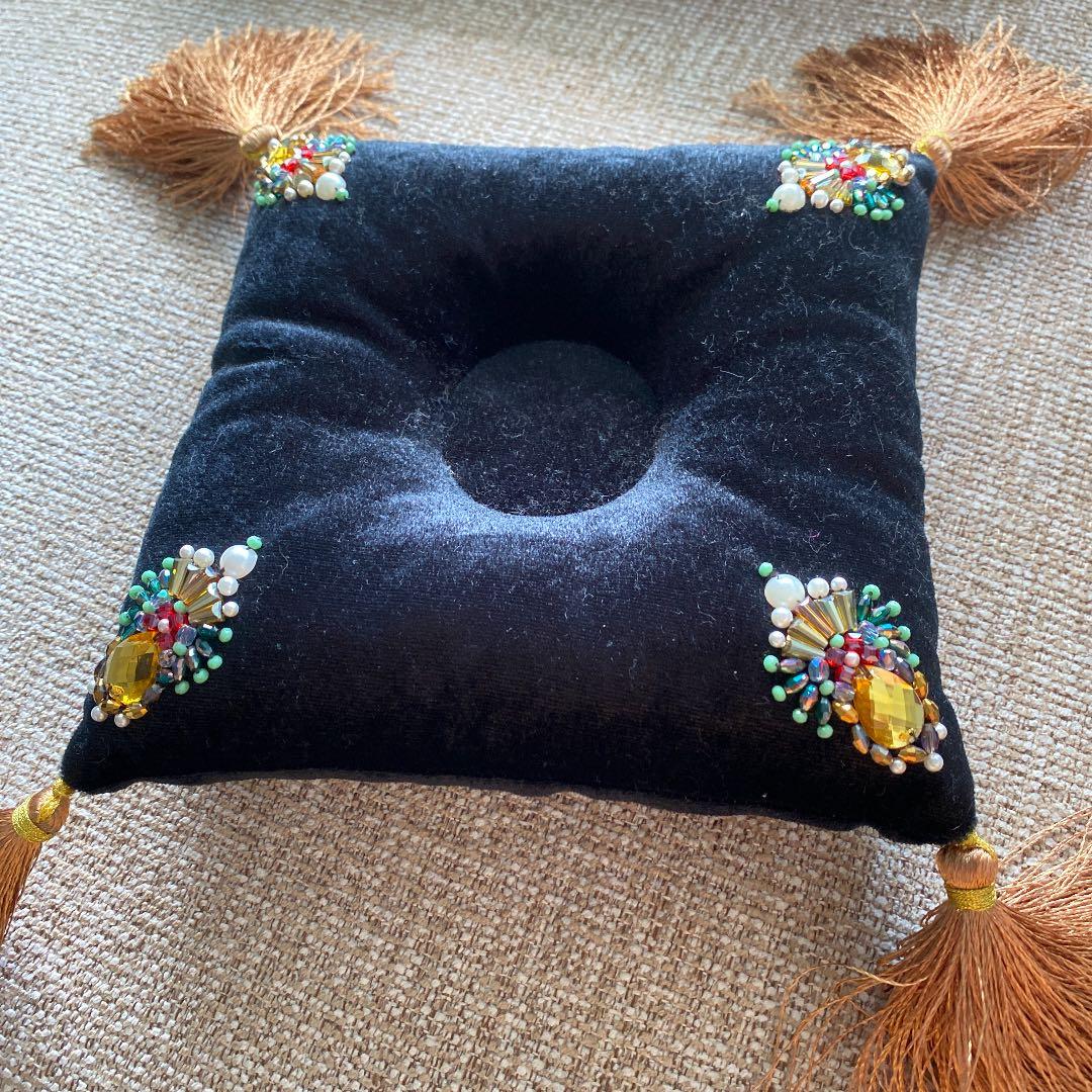 職人手作り　水晶玉専用刺繍クッション　新品未使用