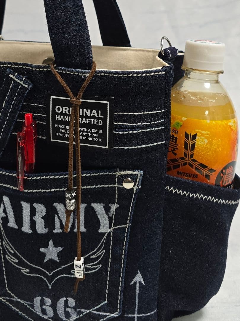 デニムリメイクトートバッグ お洒落カジュアル♥底板 ストラップ付き