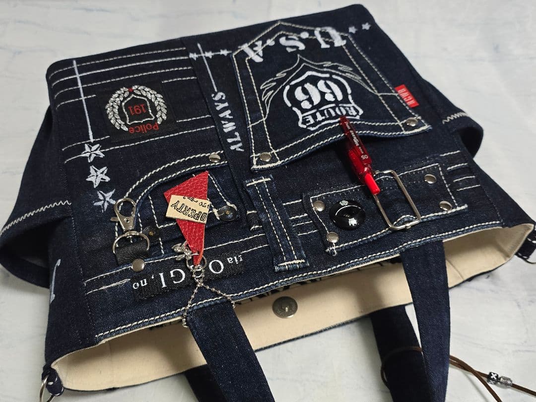 デニムリメイクトートバッグ お洒落カジュアル♥底板 ストラップ付き