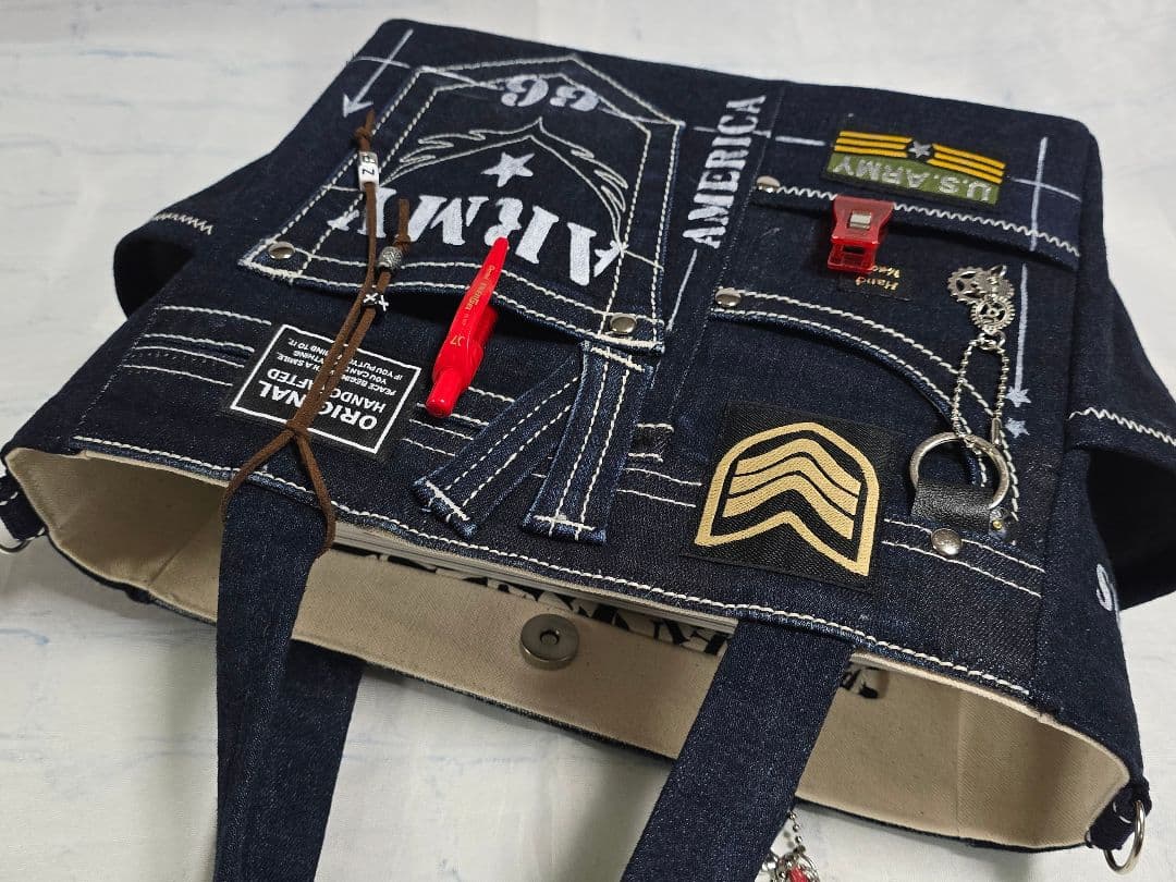 デニムリメイクトートバッグ お洒落カジュアル♥底板 ストラップ付き