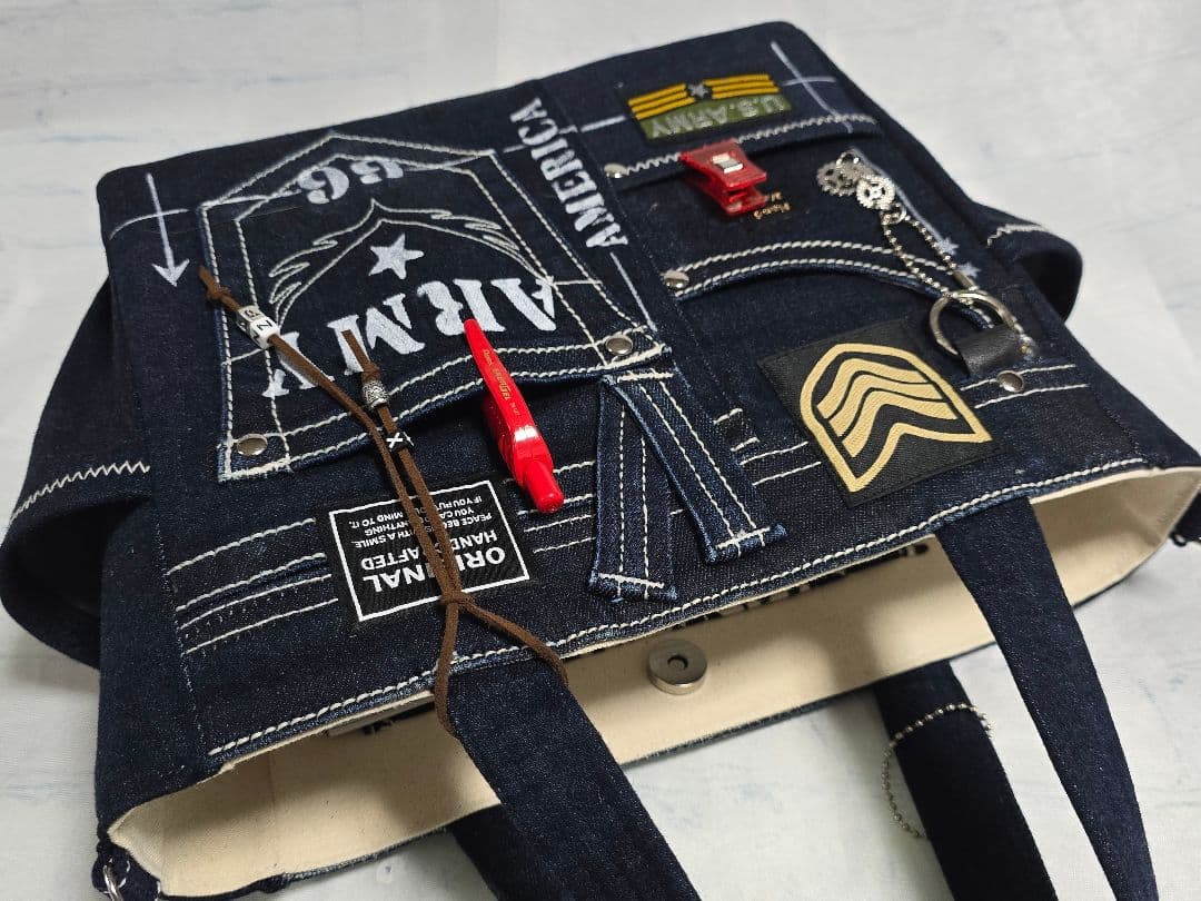 デニムリメイクトートバッグ お洒落カジュアル♥底板 ストラップ付き