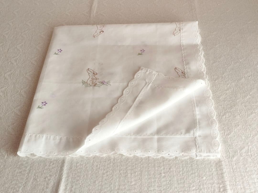 【mkuさま】vintage ❀ ウサギさん刺しゅうの テーブルクロス