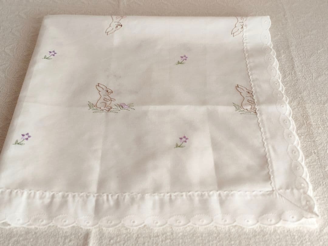 【mkuさま】vintage ❀ ウサギさん刺しゅうの テーブルクロス