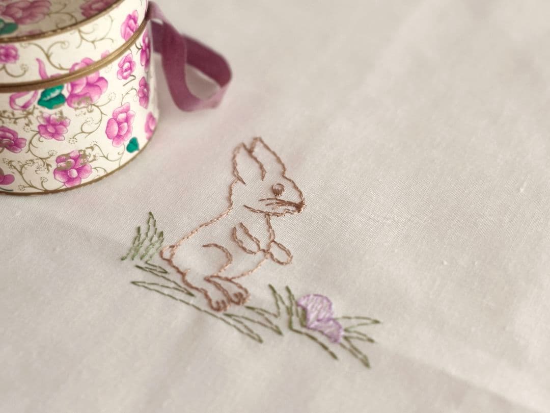 【mkuさま】vintage ❀ ウサギさん刺しゅうの テーブルクロス