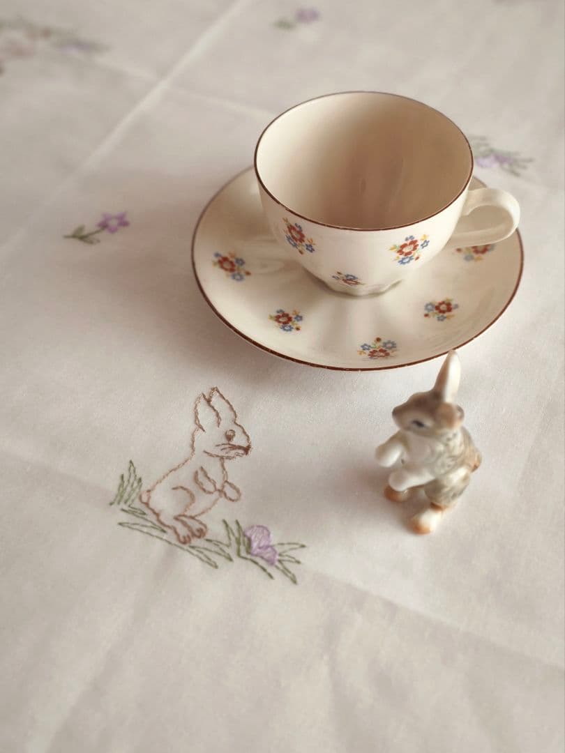 【mkuさま】vintage ❀ ウサギさん刺しゅうの テーブルクロス