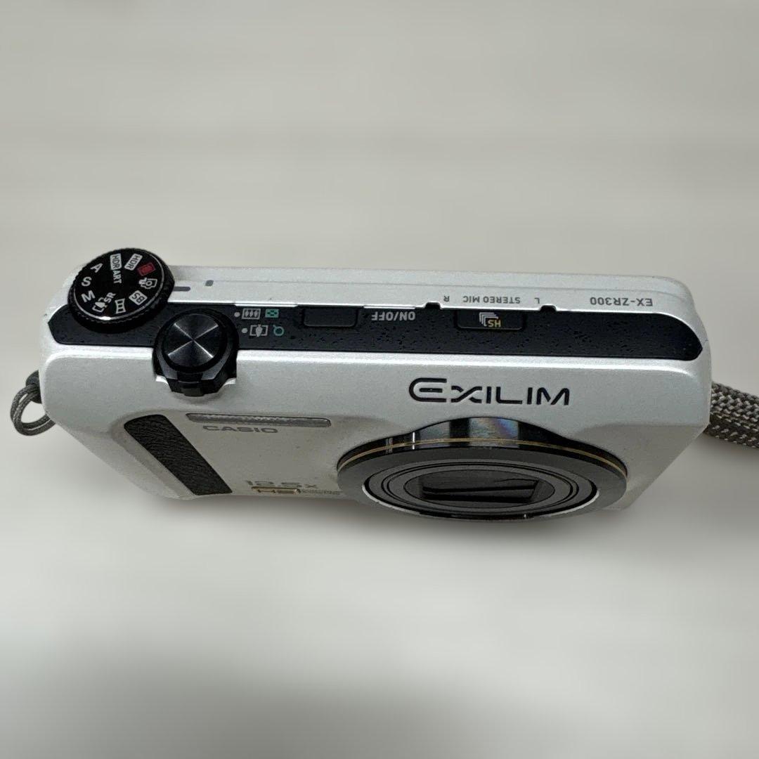 デジタルカメラ　CASIO EX-ZR300