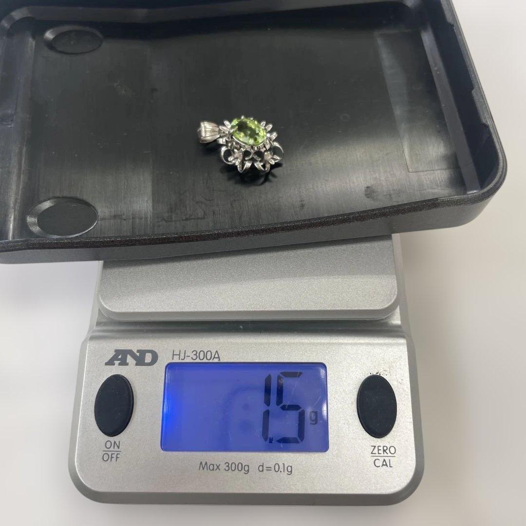 K14wg 14金ホワイトゴールド　ネックレスペンダント　グリーン