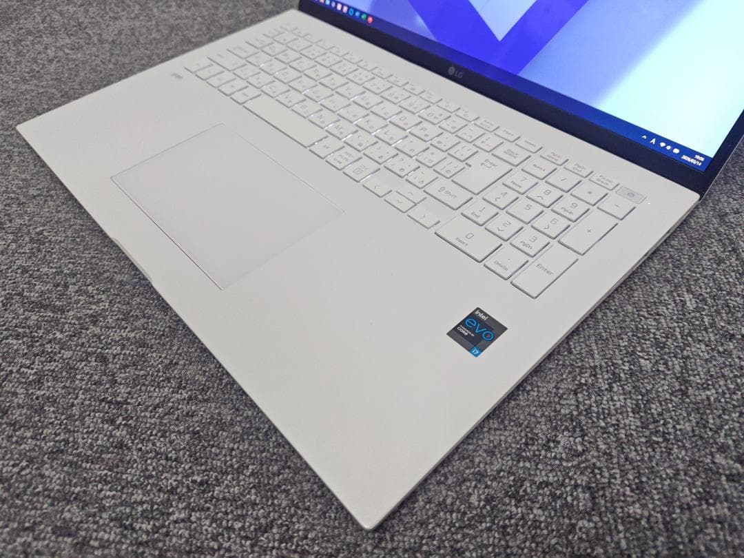 新品並～超美品 LG gram17 corei7 SSD512GBメモリ16GB