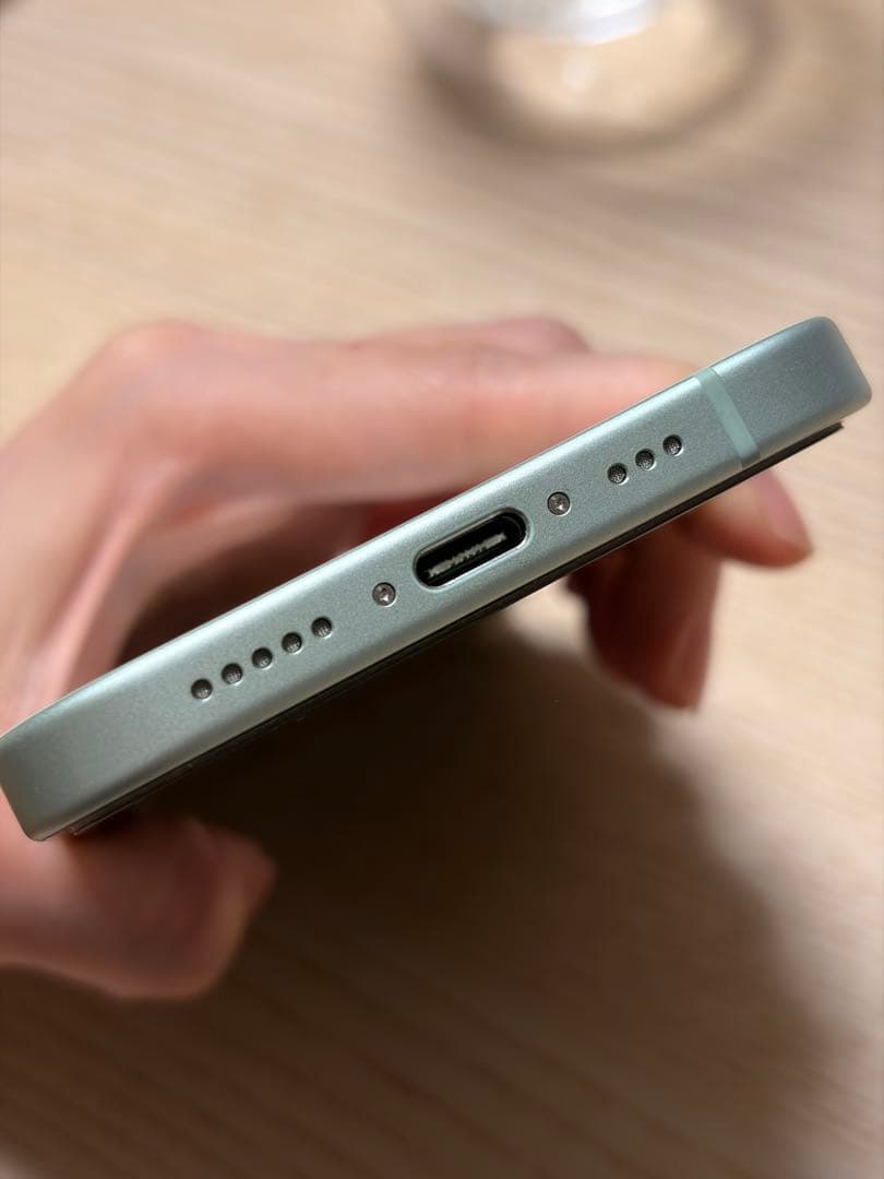 本日セール中！【極美品】iPhone15 256GB SIMフリー　グリーン