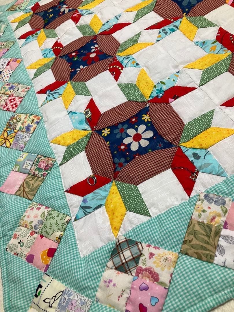 ハンドメイド　パッチワークキルト　タペストリー