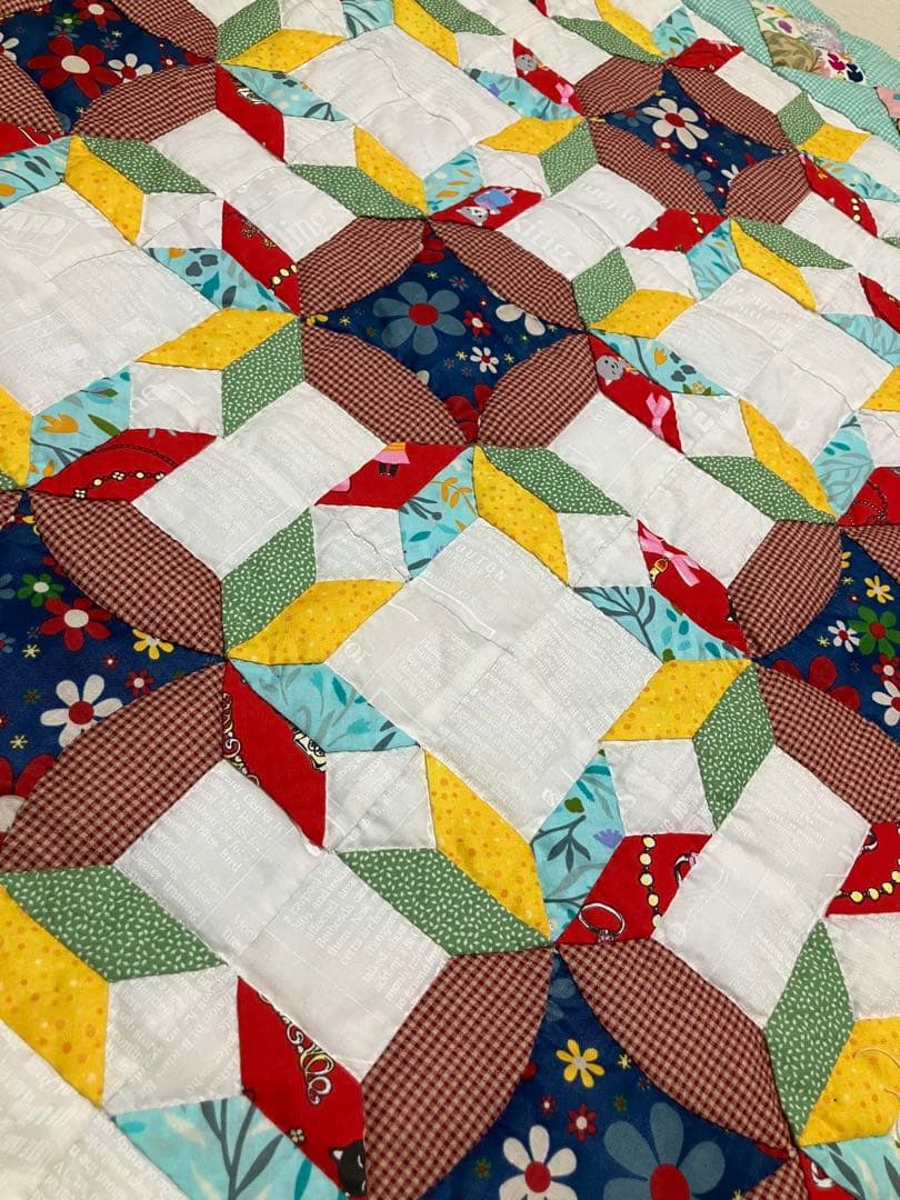 ハンドメイド　パッチワークキルト　タペストリー