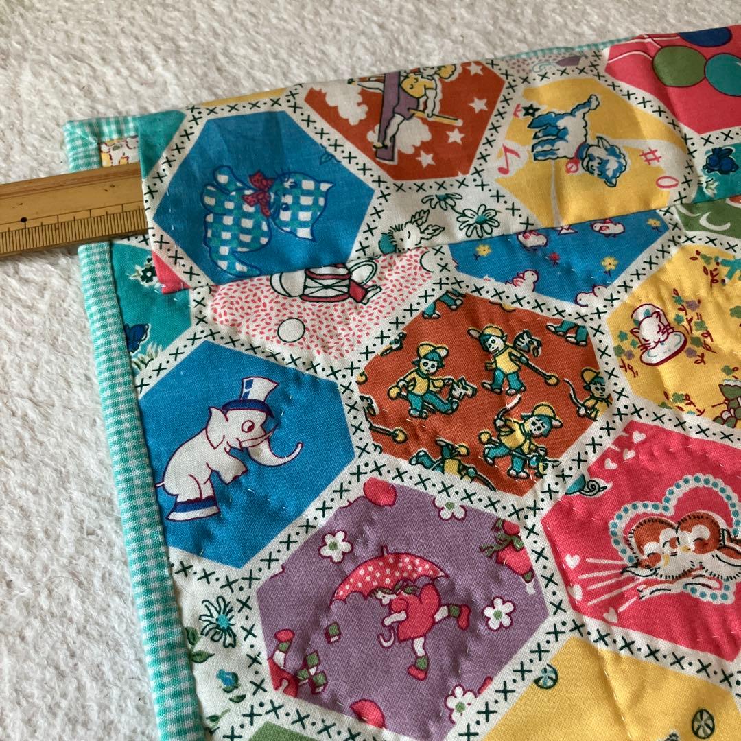 ハンドメイド　パッチワークキルト　タペストリー