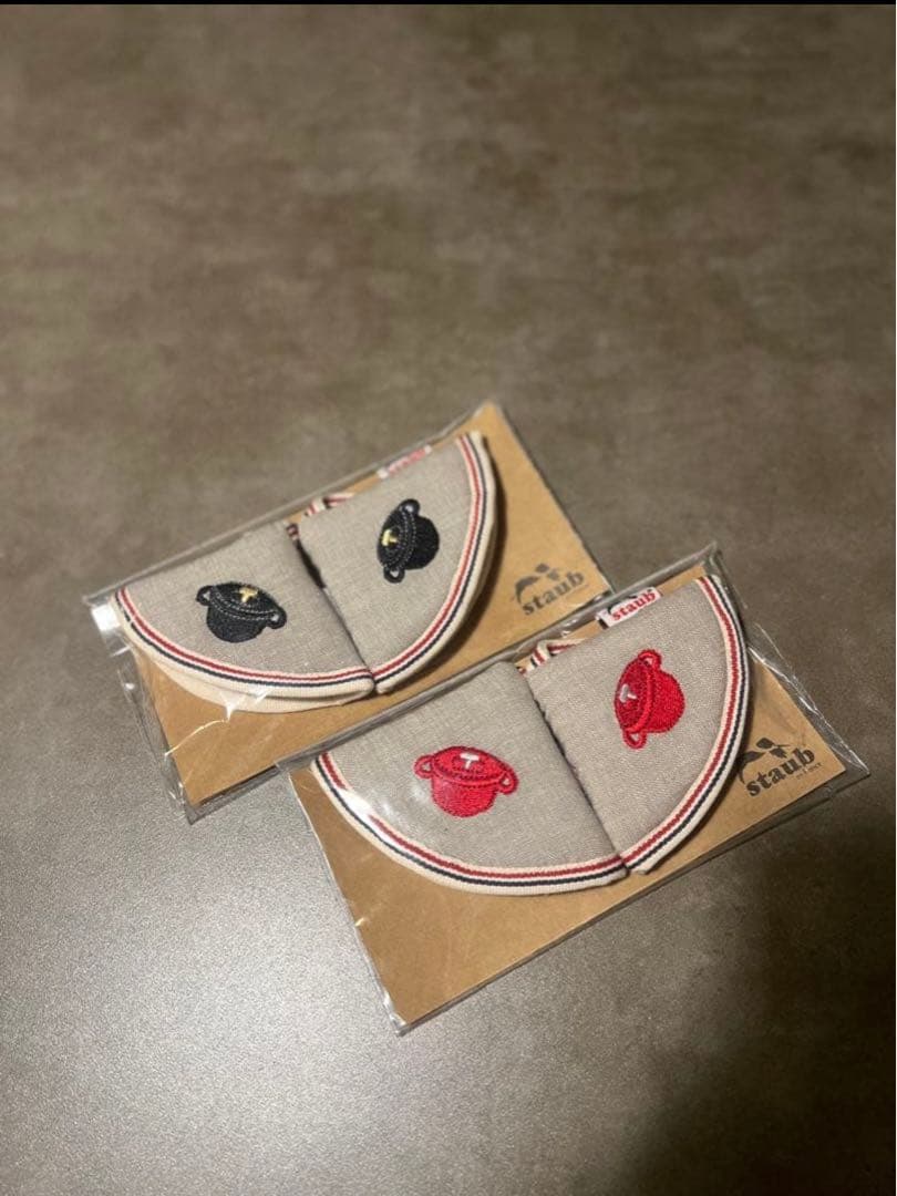 新品未使用　2個セット　4点　ノブミトン　鍋つかみ　ブラック　チェリー