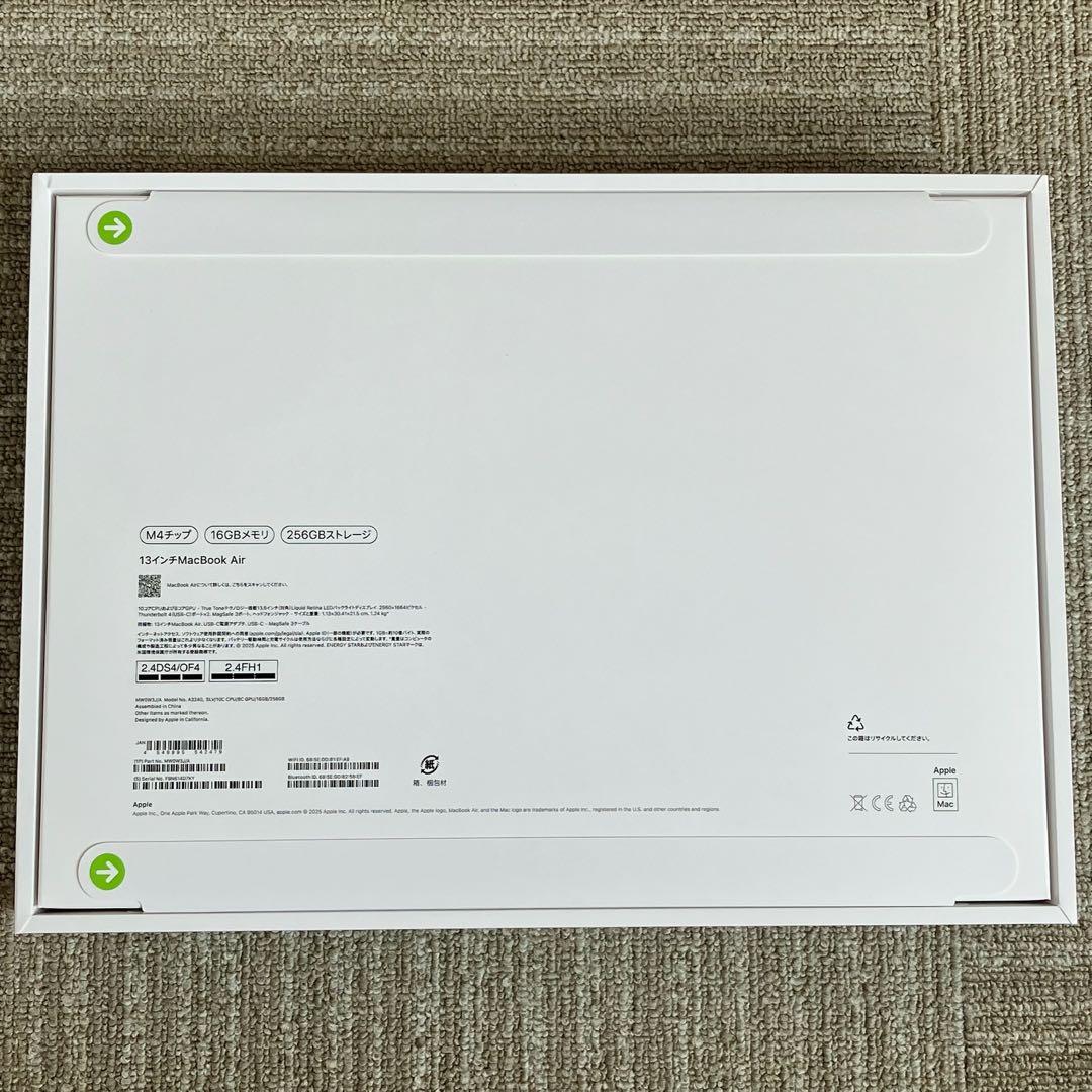 MacBook Air M4 シルバー 16GBメモリ　256GB SSD