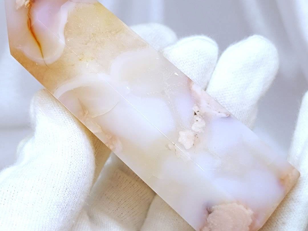 カーネリアン　桜めのう　共生　ポイント　六角柱　結晶　ミルキー　開運　厄除