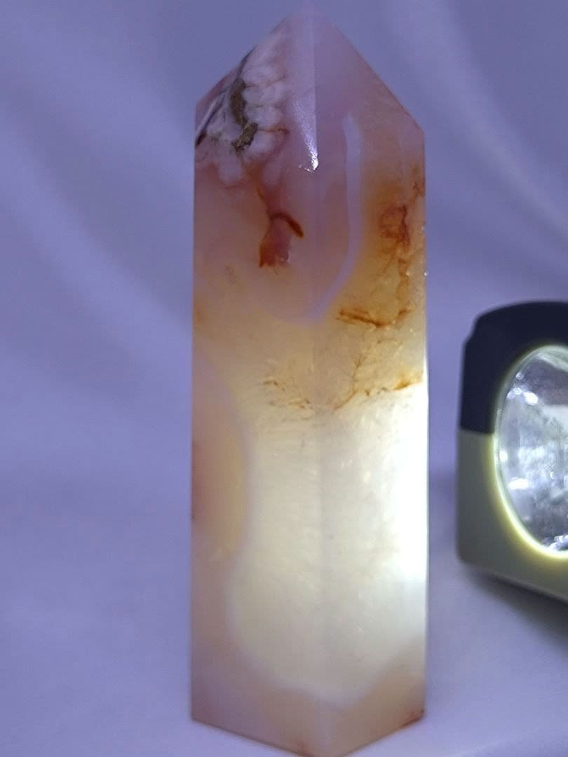 カーネリアン　桜めのう　共生　ポイント　六角柱　結晶　ミルキー　開運　厄除