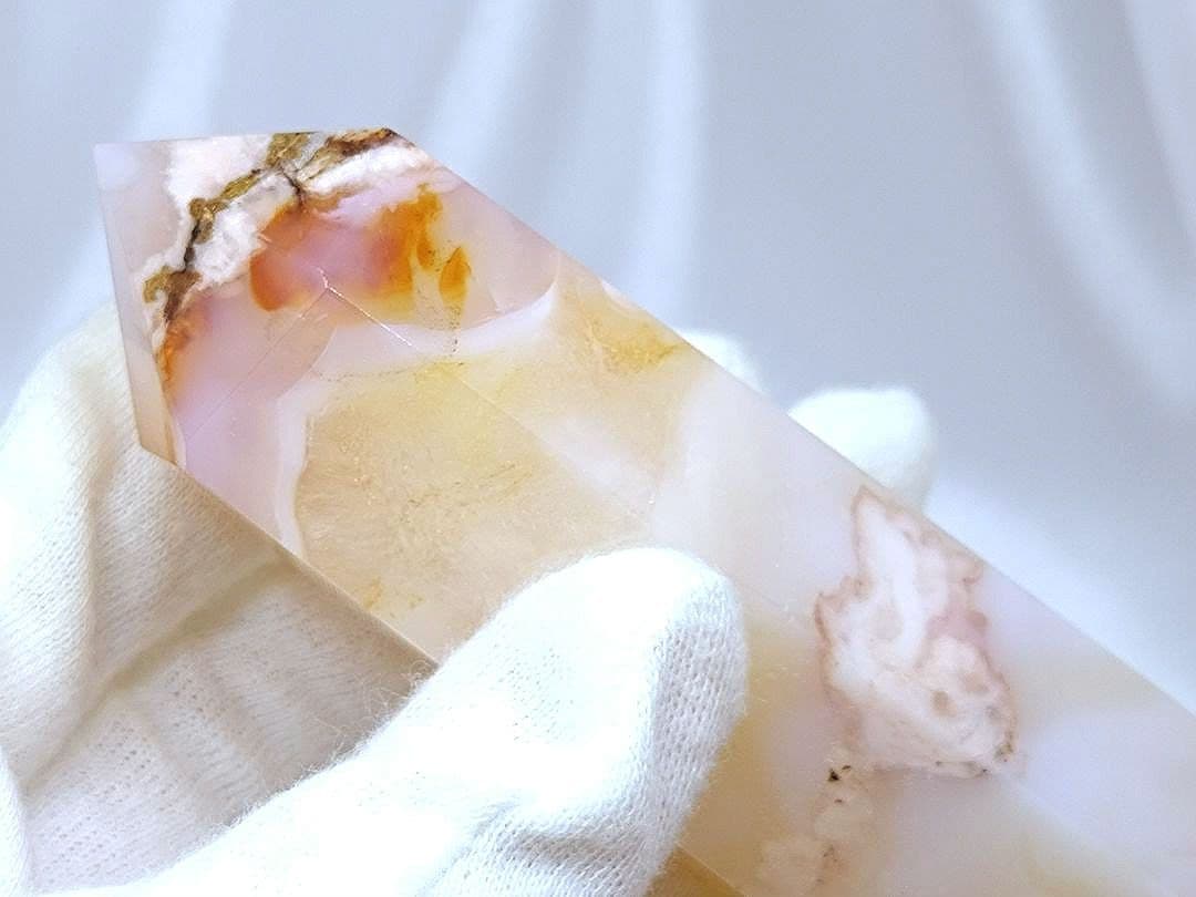 カーネリアン　桜めのう　共生　ポイント　六角柱　結晶　ミルキー　開運　厄除