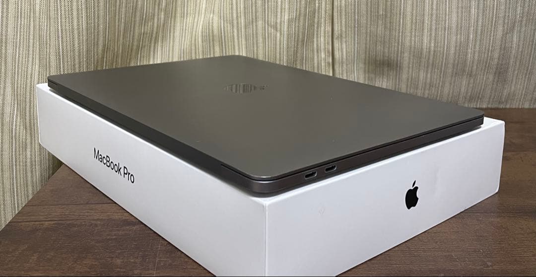 美品 MacBook Pro 2020 13インチ TouchBar付き