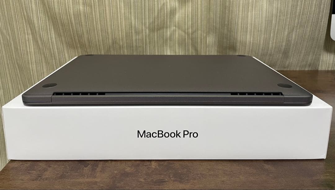 美品 MacBook Pro 2020 13インチ TouchBar付き