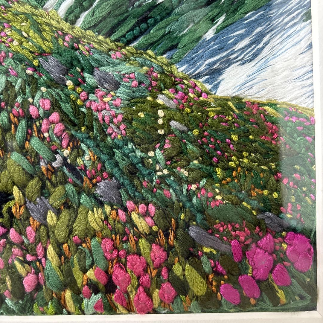 刺繍画 山の花畑 約60cm x 45cm