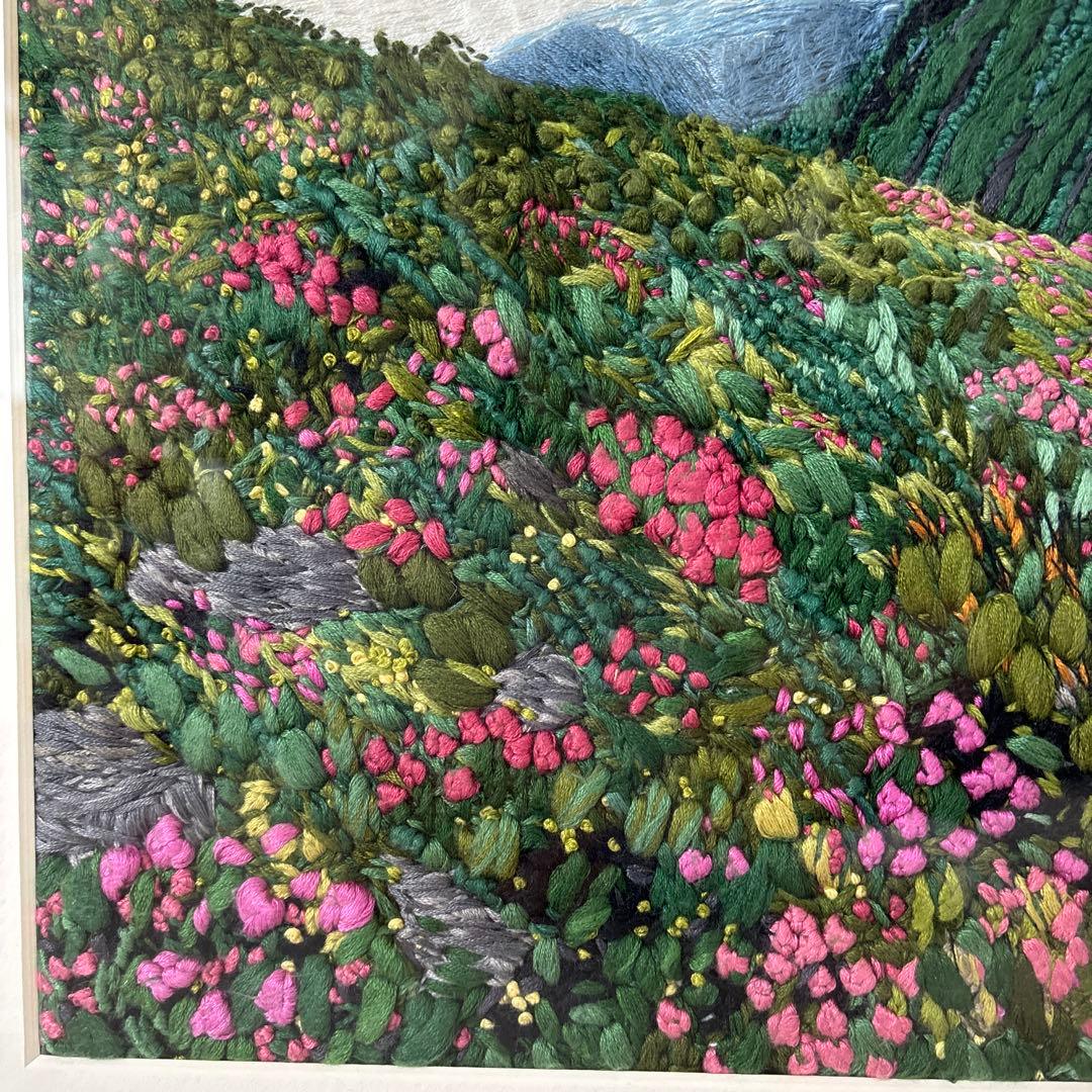 刺繍画 山の花畑 約60cm x 45cm