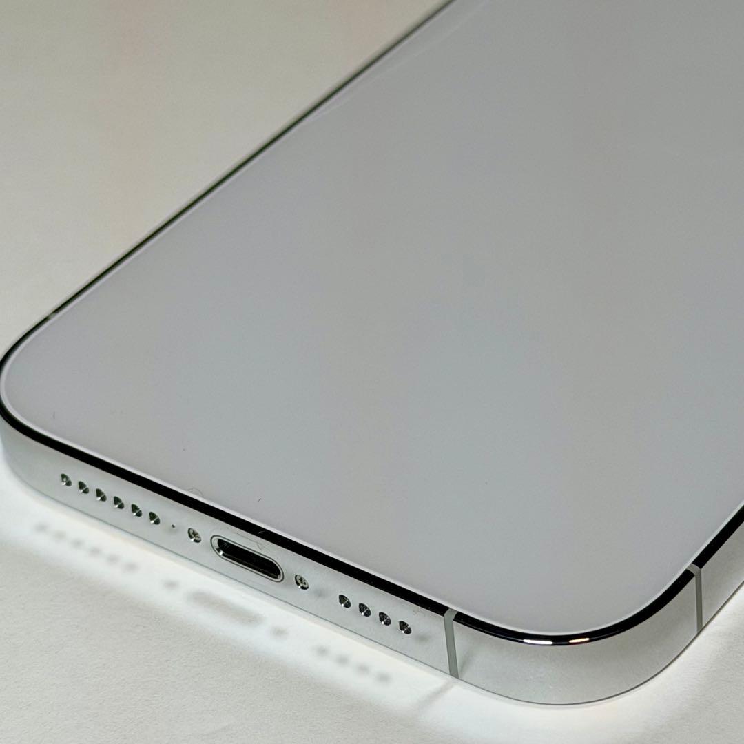 M　Apple iPhone 14 Pro Max シルバー 背面ヒビ