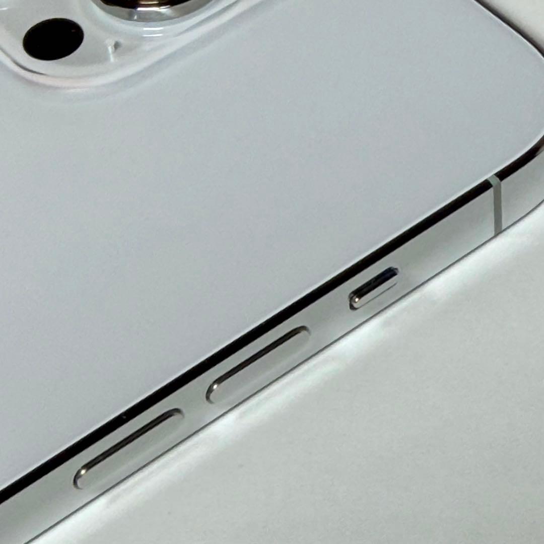 M　Apple iPhone 14 Pro Max シルバー 背面ヒビ