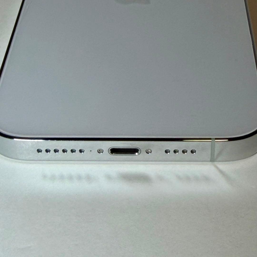 M　Apple iPhone 14 Pro Max シルバー 背面ヒビ