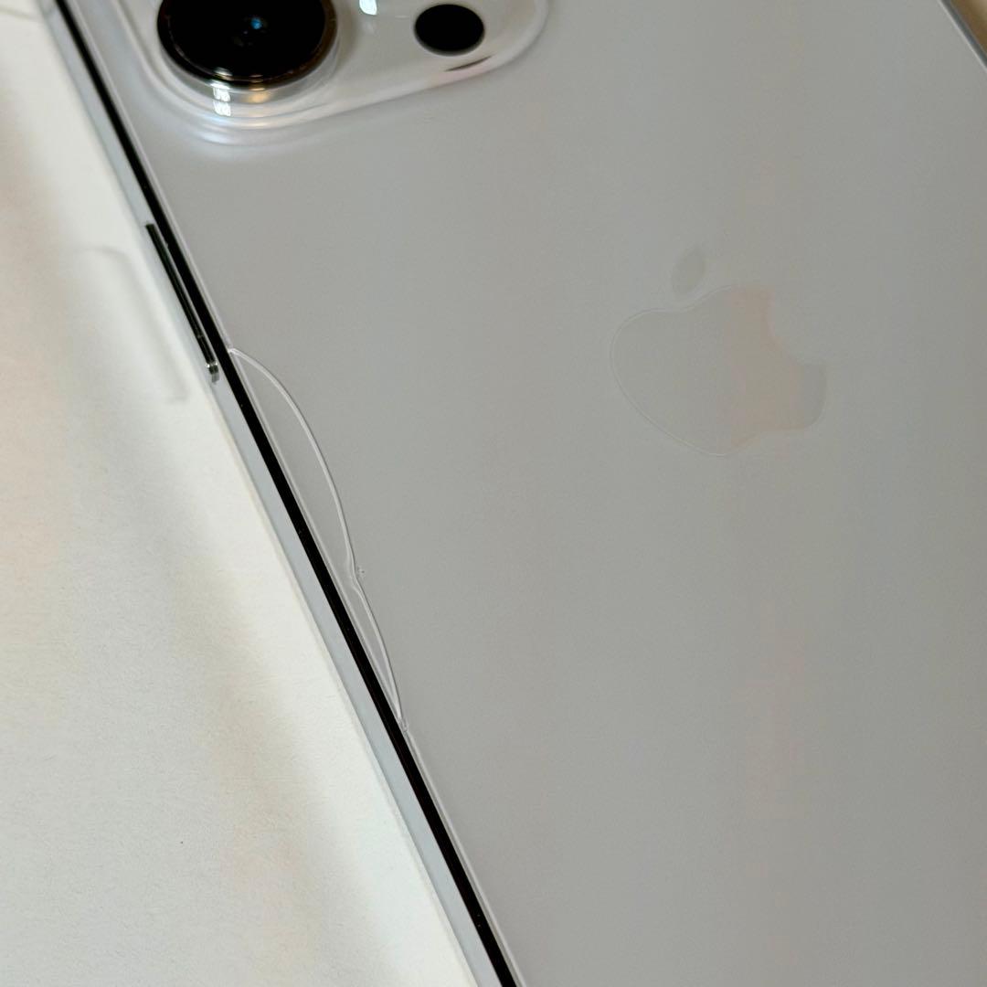 M　Apple iPhone 14 Pro Max シルバー 背面ヒビ