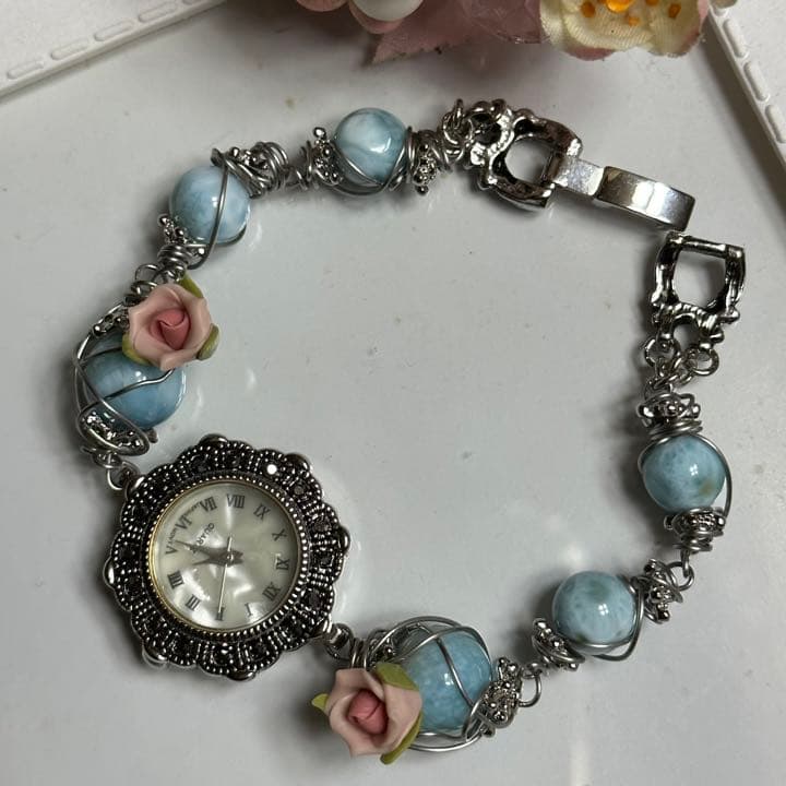 ハンドメイド ラリマーと薔薇をワイヤーで編んだ時計
