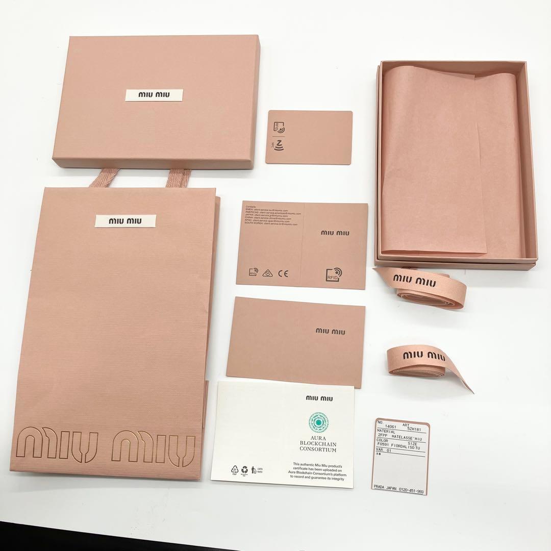 美品✨ RFID搭載✨ミュウミュウ　iPhoneケース　15pro グレー