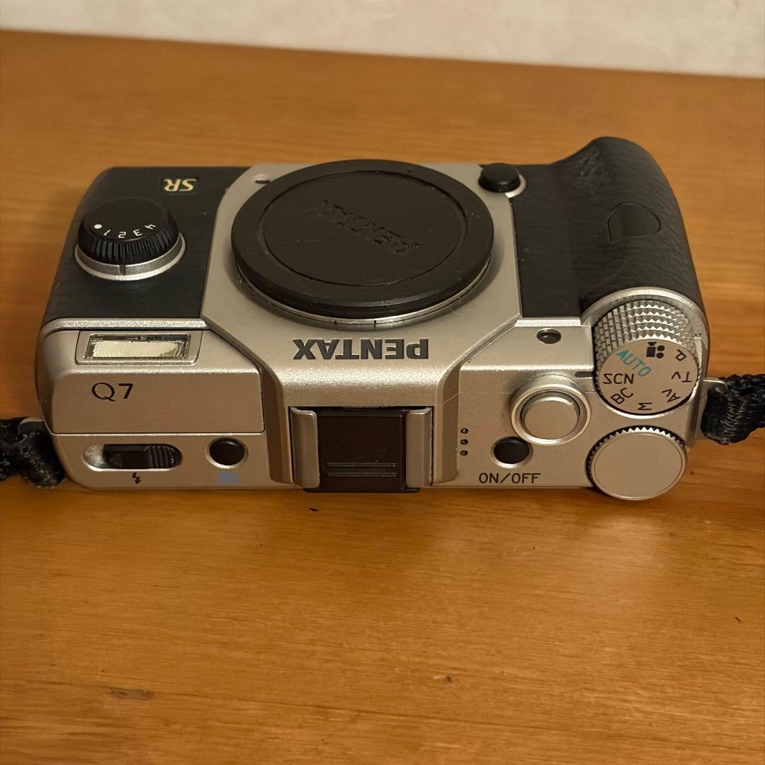 ペンタックス Q7 シルバー ダブルズームキット