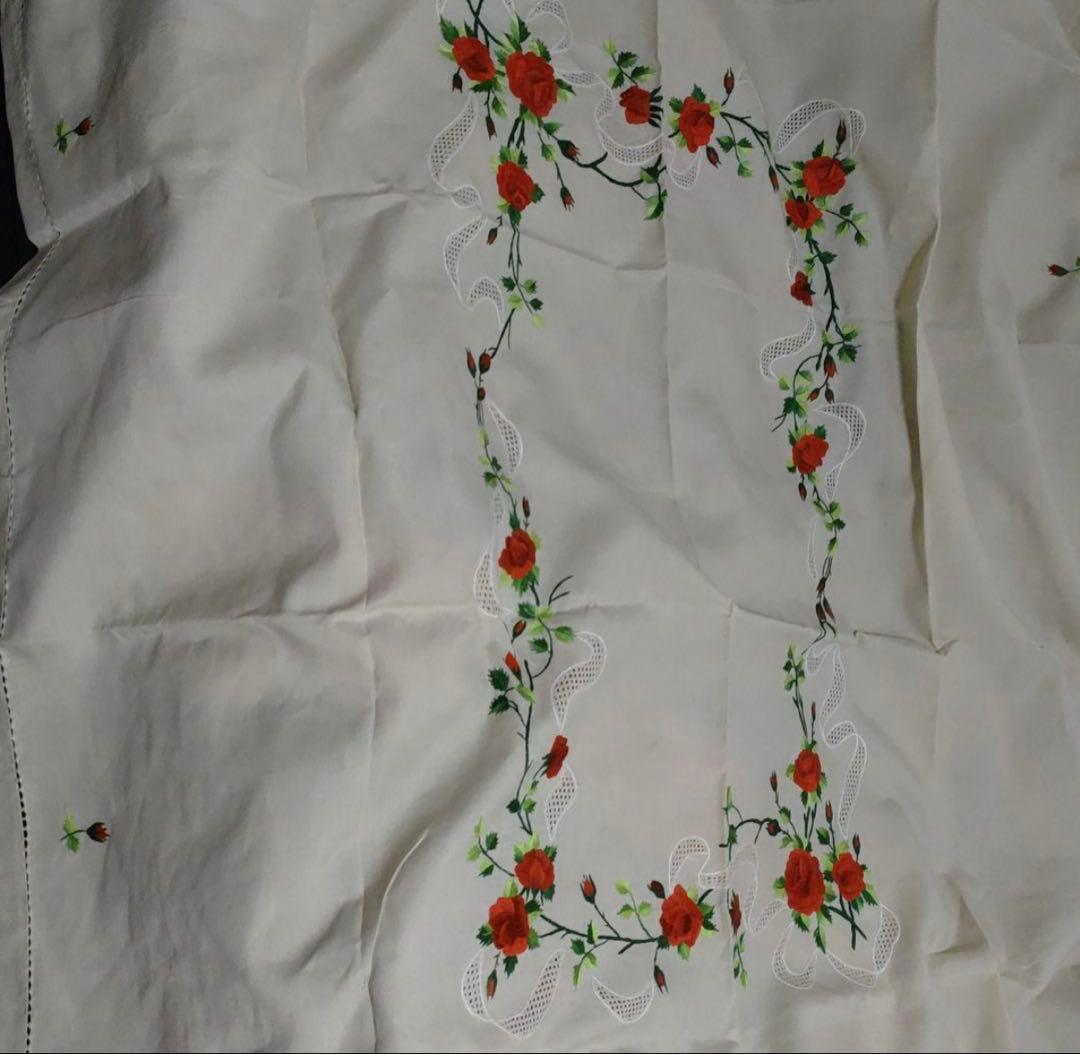 刺繍　テーブルクロス