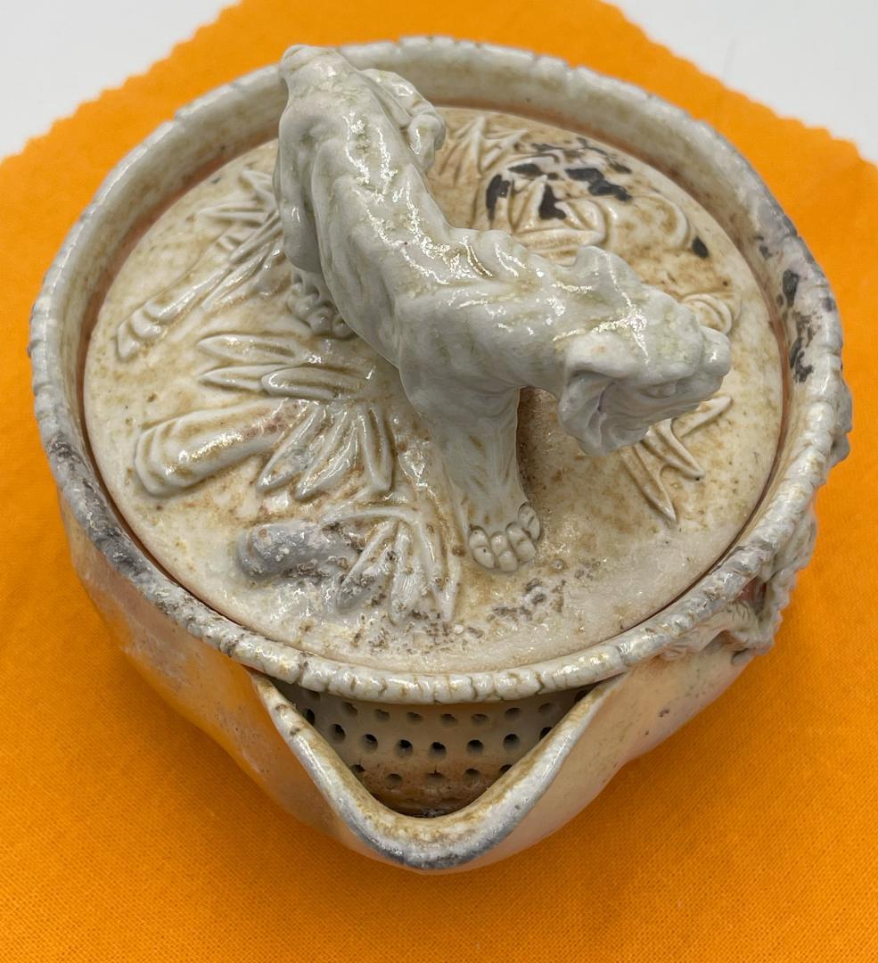 備前焼　白備前　難波誠治作　虎　宝瓶　NS11