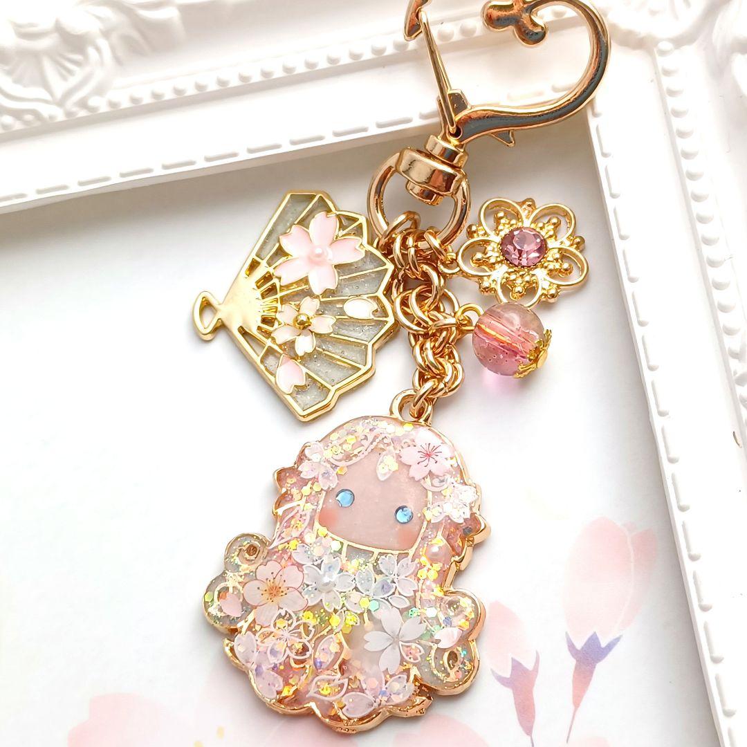 ～桜花爛漫～♡アマビエさん　レジンキーホルダー　ハンドメイド