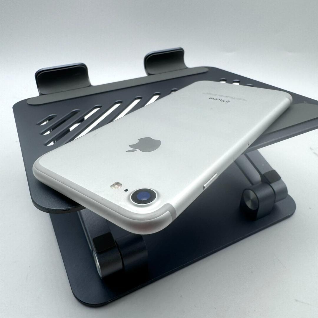 iPhone 7 A1779 32GB シルバー SIMフリー