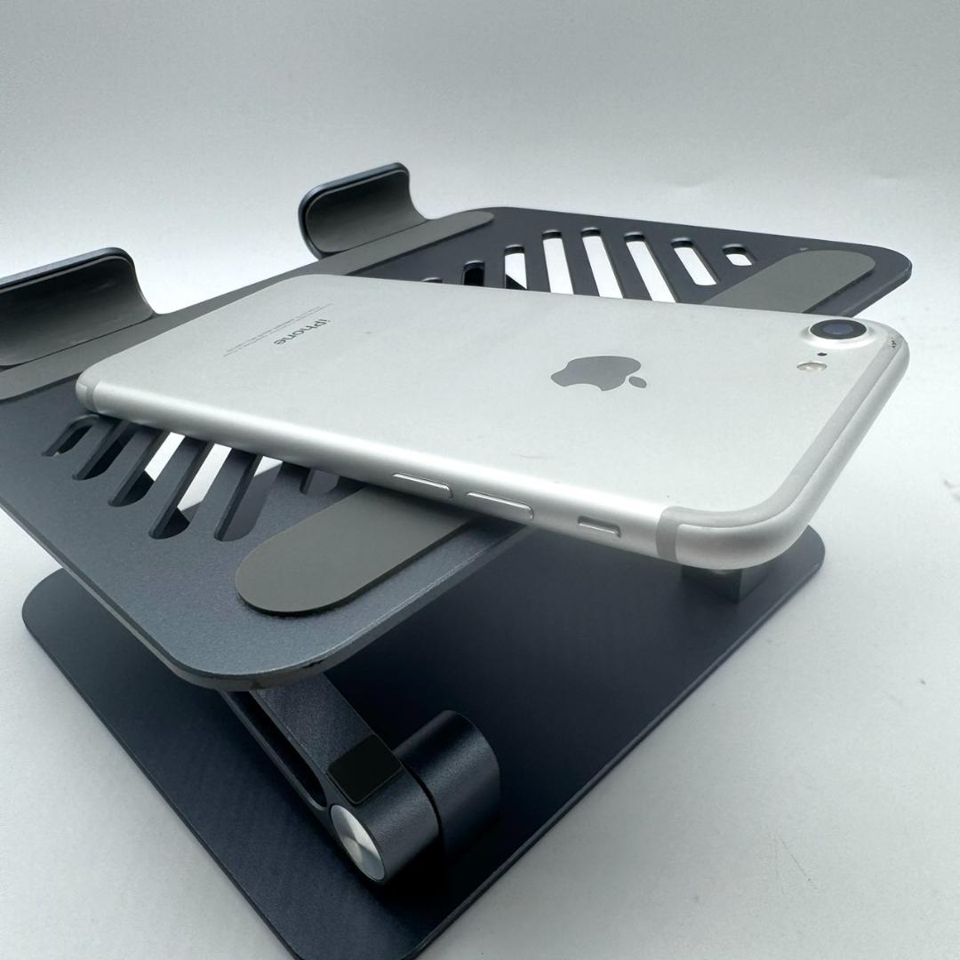 iPhone 7 A1779 32GB シルバー SIMフリー