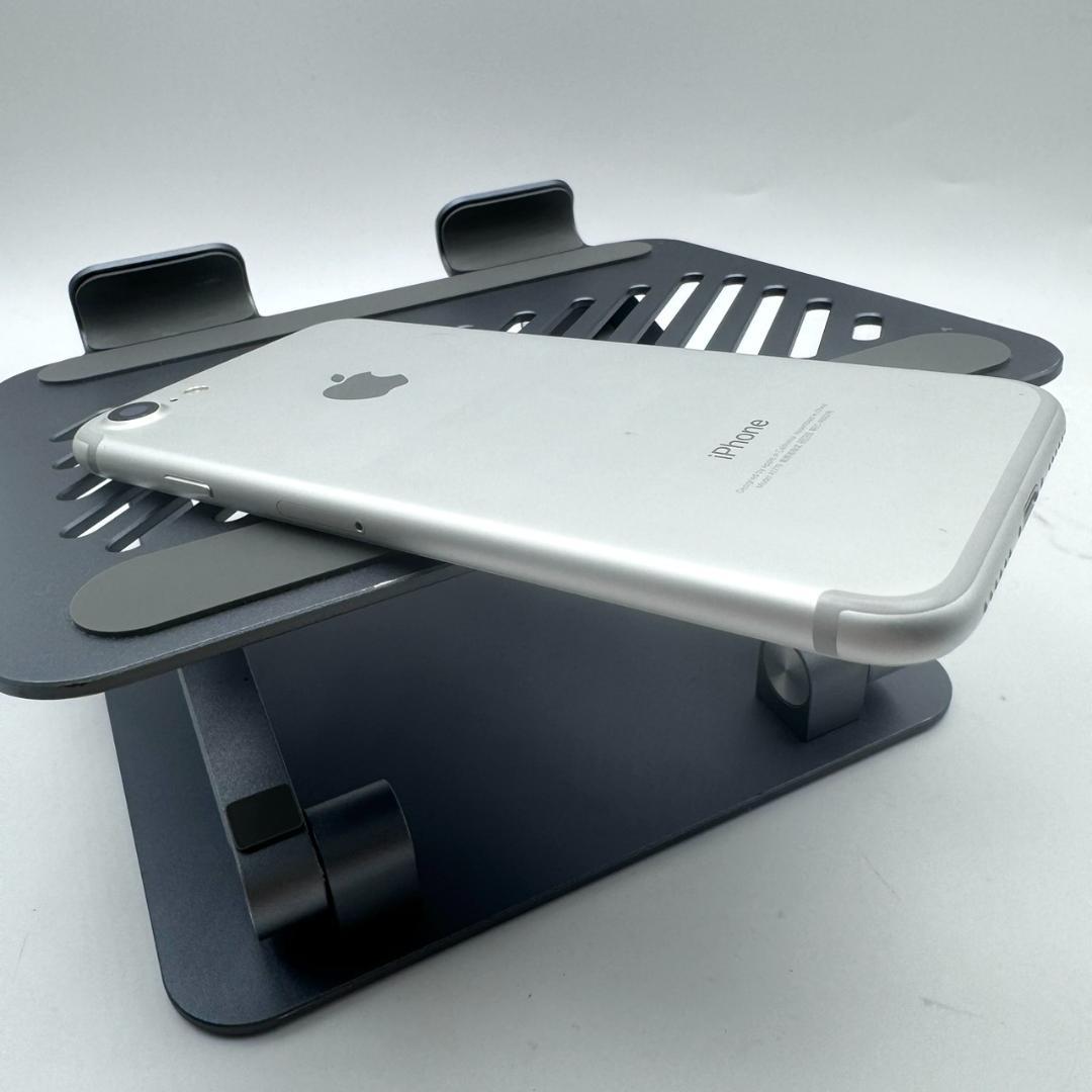 iPhone 7 A1779 32GB シルバー SIMフリー