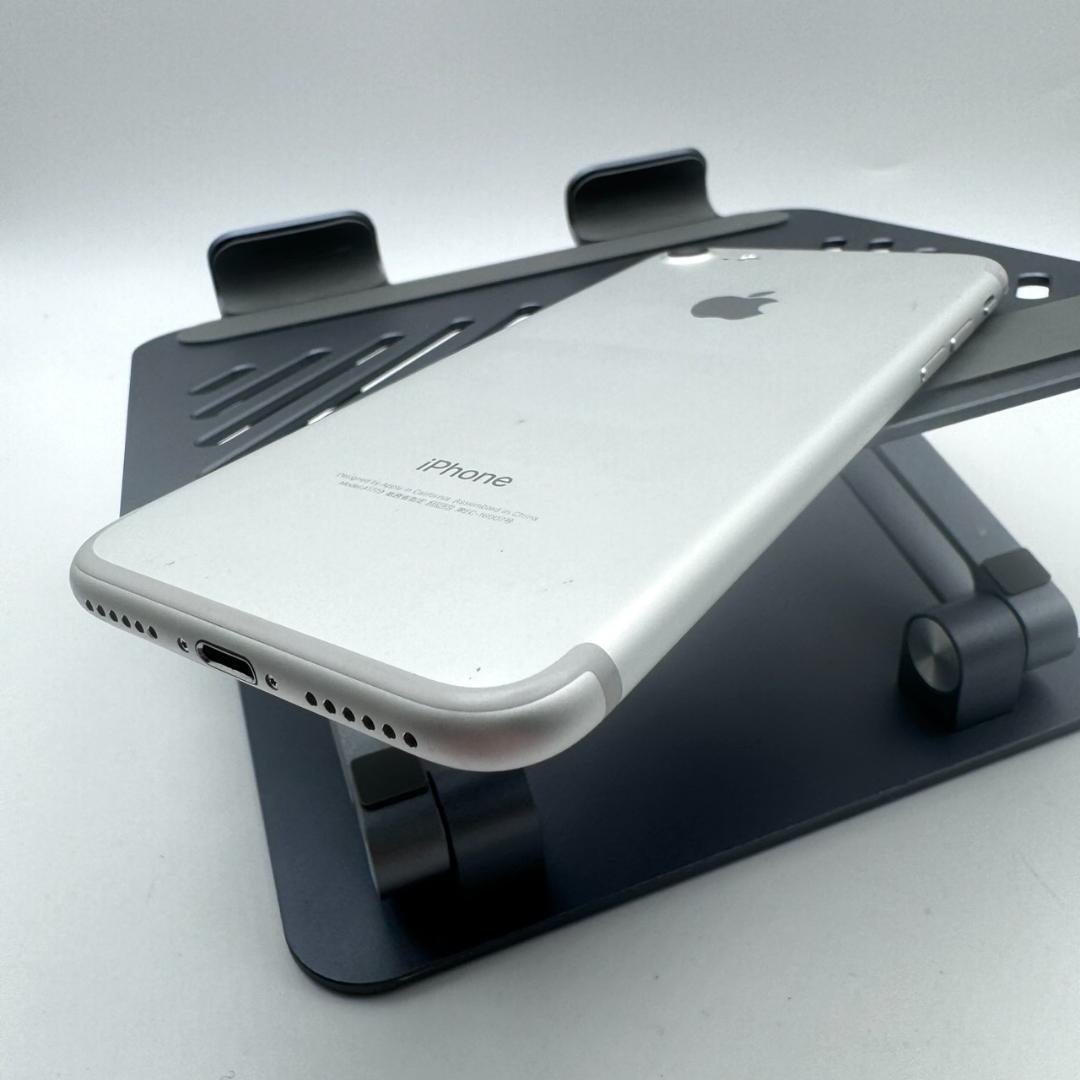 iPhone 7 A1779 32GB シルバー SIMフリー