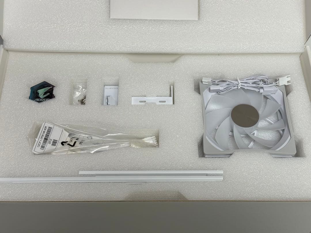 グラフィックボード・グラボ・ビデオカード AORUS GeForce RTX 5090 STEALTH ICE 32G