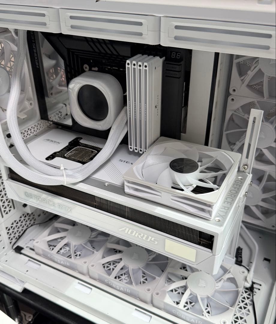 グラフィックボード・グラボ・ビデオカード AORUS GeForce RTX 5090 STEALTH ICE 32G