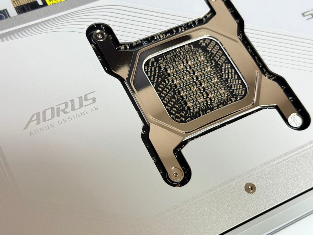 グラフィックボード・グラボ・ビデオカード AORUS GeForce RTX 5090 STEALTH ICE 32G