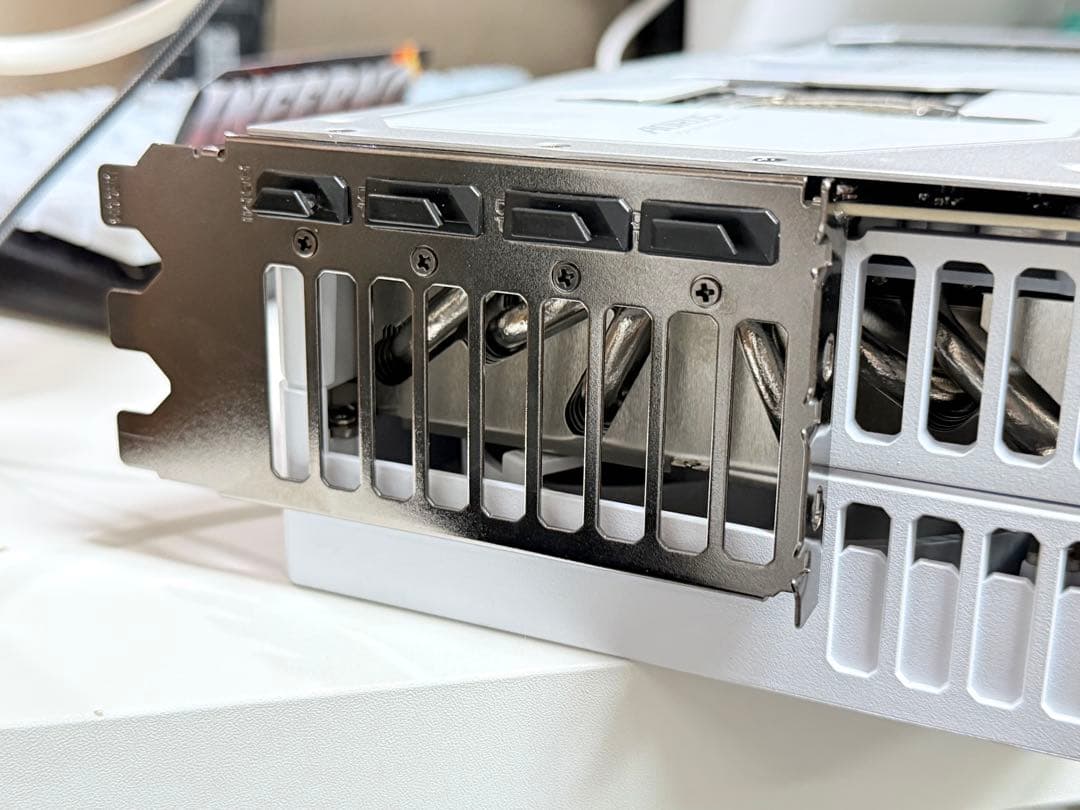 グラフィックボード・グラボ・ビデオカード AORUS GeForce RTX 5090 STEALTH ICE 32G