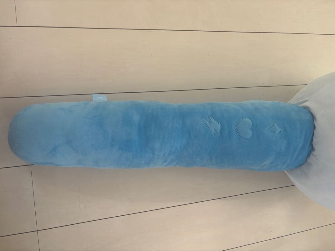 TREASURE LIGHTSTICK CUSHIONペンライト型大クッション