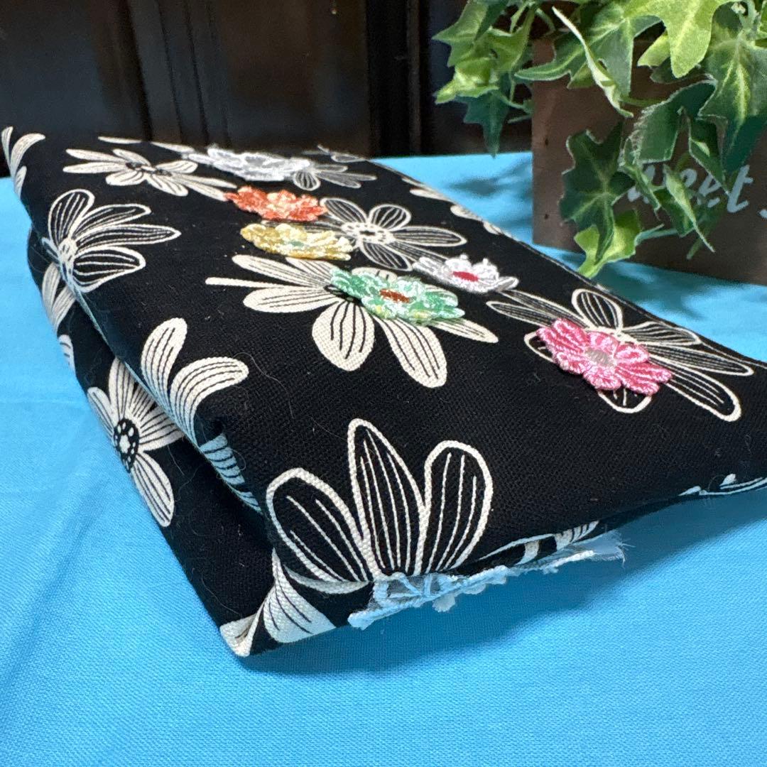 『スーちゃん』お花の刺繍とアップリケ❤︎.グラニー風トートバッグ★ハンドメイド