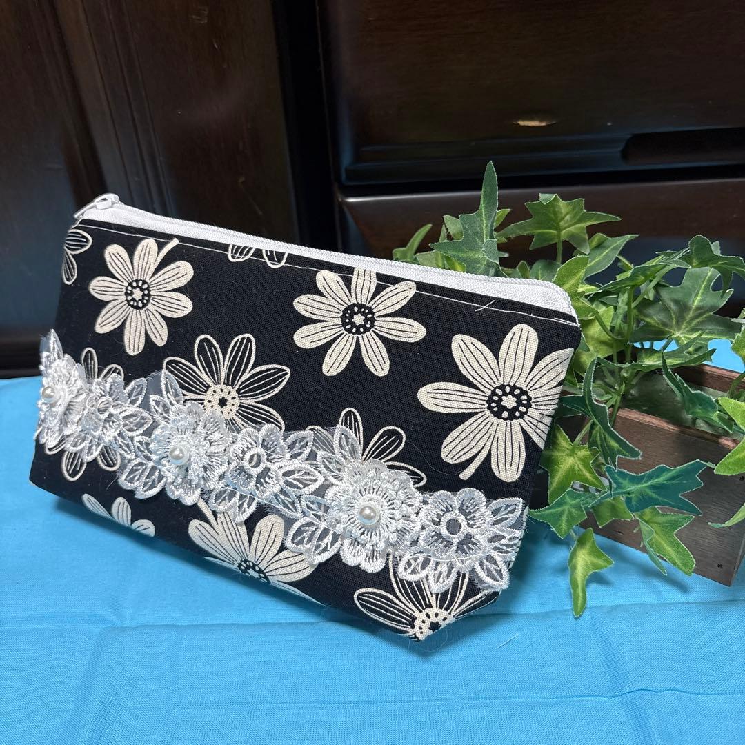 『スーちゃん』お花の刺繍とアップリケ❤︎.グラニー風トートバッグ★ハンドメイド