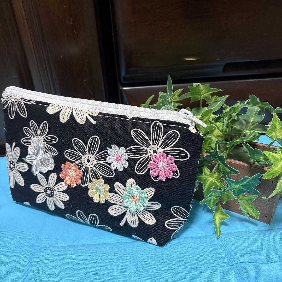 『スーちゃん』お花の刺繍とアップリケ❤︎.グラニー風トートバッグ★ハンドメイド